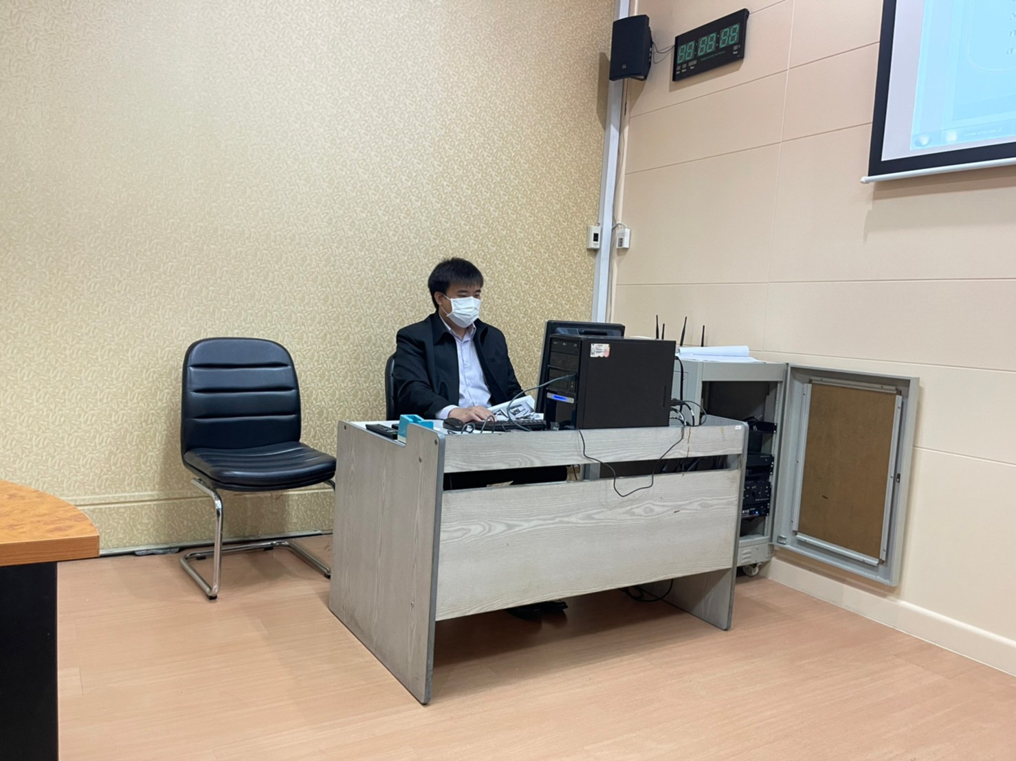 title - สบท.ประชุมการเสนอขอแก้ไขปัญหาหนี้สินเกษตรกรด้วยการจำหน่ายหนี้สูญโครงการกองทุนที่ดิน